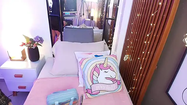 brigiitte rohan online show from October 13, 2025, 12:12 am