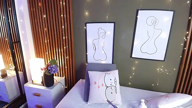 brigiitte rohan online show from October 15, 2025, 8:17 pm