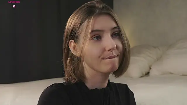 MeghanElson online show from April 14, 2026, 12:43 pm