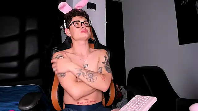 Snapshot of LexieandNate chatting on February 20, 2025, 7:34 am LexieandNate online show from February 20, 2025, 7:34 am