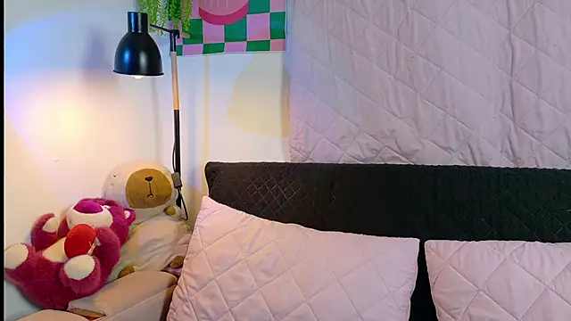 Snapshot of LexieandNate chatting on December 15, 2025, 2:39 am LexieandNate online show from December 15, 2025, 2:39 am