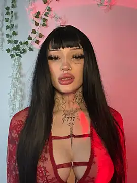 madelinexx online show from November 6, 2025, 11:03 am