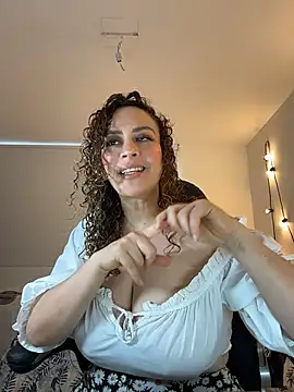 Snapshot of Elizabeth_Dupont chatting on December 16, 2025, 9:30 pm Elizabeth Dupont online show from December 16, 2025, 9:30 pm