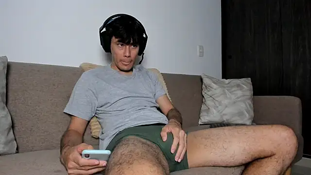 Snapshot of Huge_latin_cock chatting on November 10, 2025, 10:15 pm Huge latin cock online show from November 10, 2025, 10:15 pm