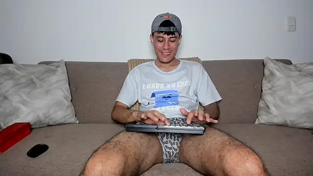 Snapshot of Huge_latin_cock chatting on October 4, 2025, 10:11 pm Huge latin cock online show from October 4, 2025, 10:11 pm