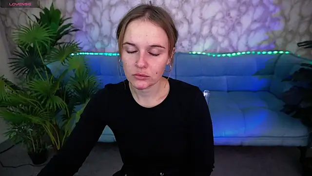 Snapshot of MaribelRiverr_ chatting on October 6, 2025, 5:52 am MaribelRiverr  online show from October 6, 2025, 5:52 am