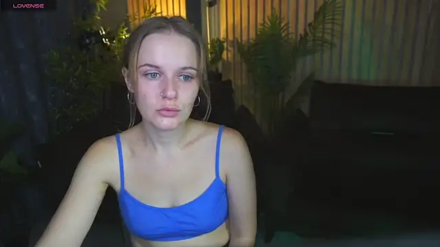Snapshot of MaribelRiverr_ chatting on October 17, 2025, 5:44 am MaribelRiverr  online show from October 17, 2025, 5:44 am
