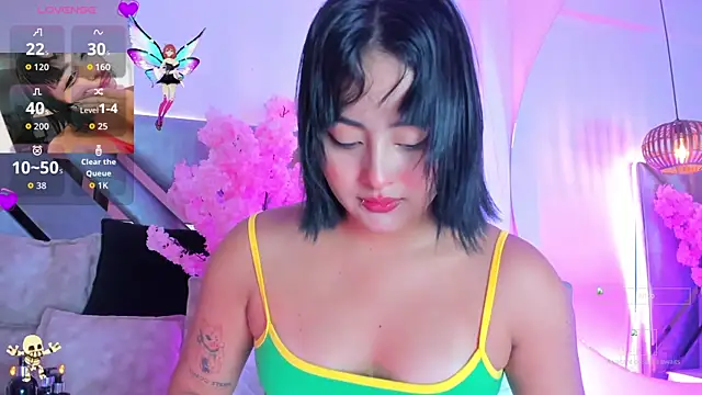 Snapshot of KimVelezz chatting on November 6, 2025, 7:07 pm KimVelezz online show from November 6, 2025, 7:07 pm