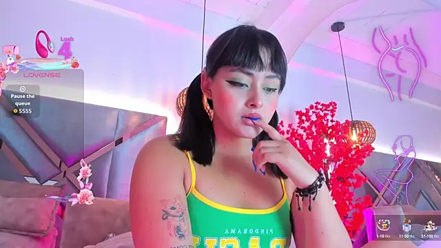 Snapshot of KimVelezz chatting on September 8, 2025, 7:02 pm KimVelezz online show from September 8, 2025, 7:02 pm