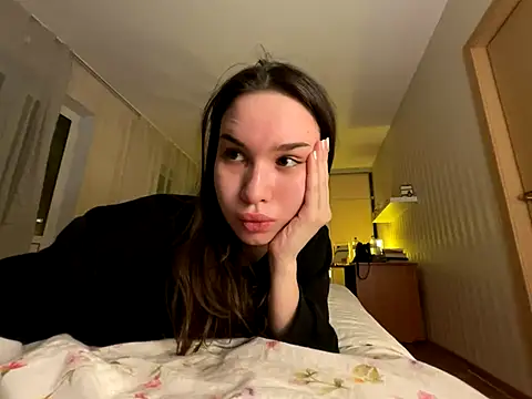 Snapshot of Roxie_Mils chatting on December 13, 2025, 10:05 pm Roxie Mils online show from December 13, 2025, 10:05 pm