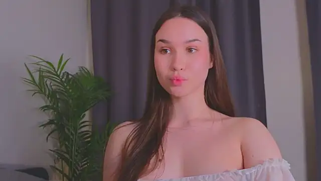 Snapshot of Roxie_Mils chatting on February 6, 2025, 6:46 pm Roxie Mils online show from February 6, 2025, 6:46 pm