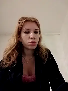 Snapshot of EvaRush chatting on October 9, 2025, 8:20 pm EvaRush online show from October 9, 2025, 8:20 pm