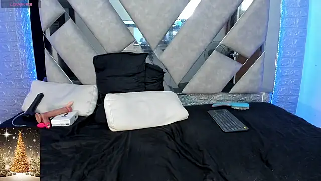 Snapshot of Kayal-stone chatting on December 15, 2024, 10:18 am Kayal-stone online show from December 15, 2024, 10:18 am