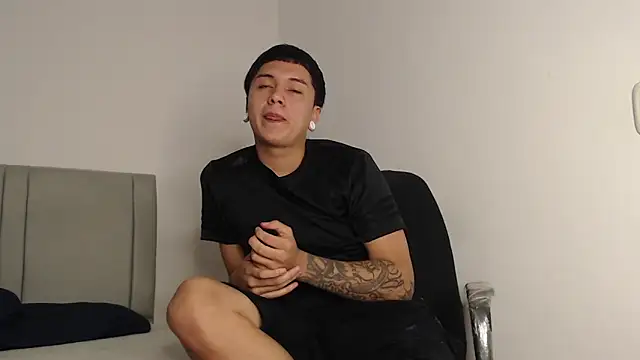 alex-lover online show from April 21, 2026, 2:51 am