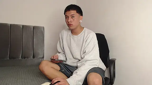 alex-lover online show from February 7, 2025, 4:48 am