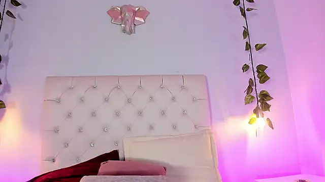 Snapshot of Isabella_Flowers chatting on December 5, 2025, 7:45 pm Isabella Flowers online show from December 5, 2025, 7:45 pm