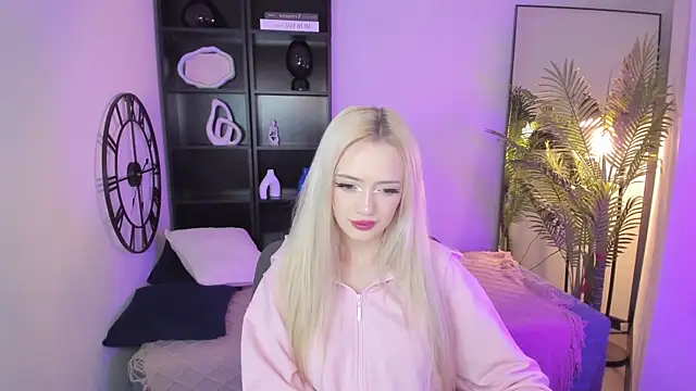 Snapshot of EmilyAir chatting on November 29, 2025, 4:18 pm EmilyAir online show from November 29, 2025, 4:18 pm