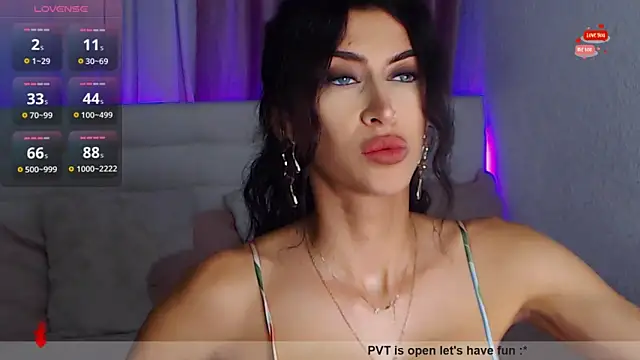 Snapshot of Hennessy_XO chatting on May 22, 2026, 5:33 pm Hennessy XO online show from May 22, 2026, 5:33 pm