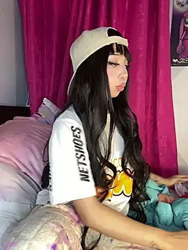 lunaapppp online show from March 18, 2025, 3:23 am