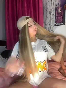 lunaapppp online show from February 18, 2025, 2:38 am