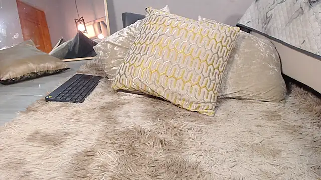 Luna Florez online show from February 11, 2025, 4:11 am