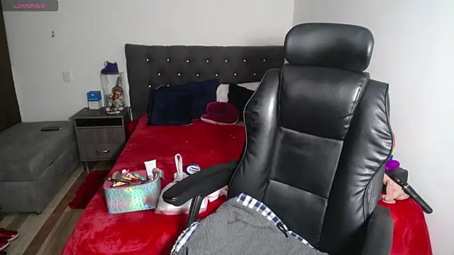 Snapshot of girl_naugthy chatting on November 5, 2025, 2:03 am girl naugthy online show from November 5, 2025, 2:03 am