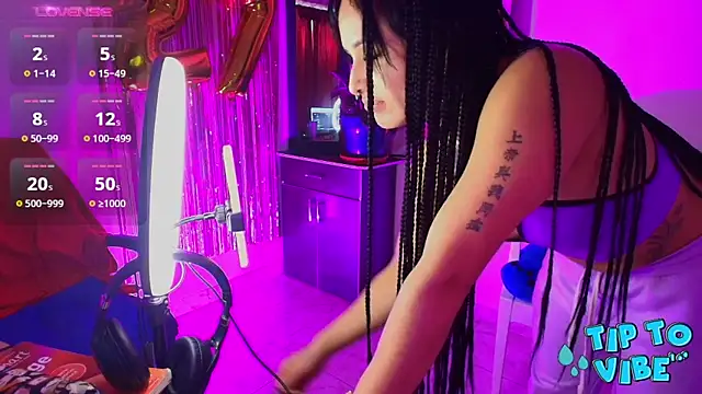 TinnaDawsom online show from March 7, 2025, 9:59 pm