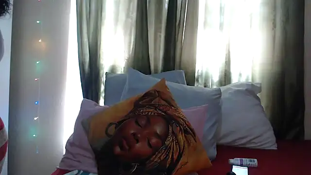 Foxybrownxx1 online show from December 18, 2025, 6:29 am