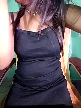 Snapshot of QueenOfHeart_07 chatting on October 28, 2025, 4:39 pm QueenOfHeart 07 online show from October 28, 2025, 4:39 pm