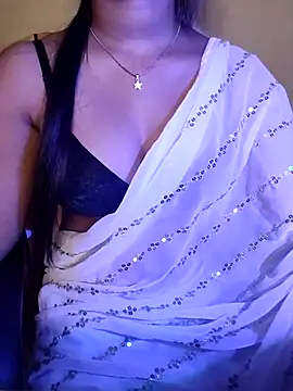 Snapshot of QueenOfHeart_07 chatting on February 15, 2025, 2:44 pm QueenOfHeart 07 online show from February 15, 2025, 2:44 pm