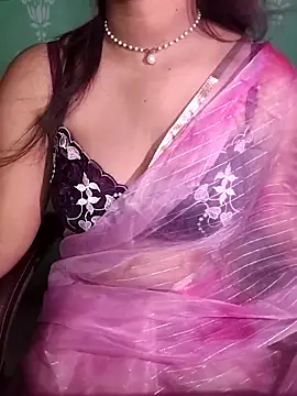 Snapshot of QueenOfHeart_07 chatting on October 17, 2025, 6:06 am QueenOfHeart 07 online show from October 17, 2025, 6:06 am