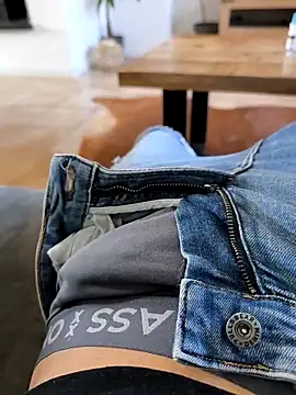 Snapshot of Kevoon991 chatting on March 4, 2025, 11:19 am Kevoon991 online show from March 4, 2025, 11:19 am