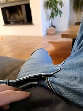 Snapshot of Kevoon991 chatting on March 4, 2025, 3:26 pm Kevoon991 online show from March 4, 2025, 3:26 pm