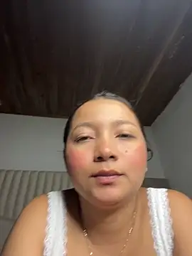 Snapshot of queen_angelique chatting on April 10, 2026, 8:27 pm queen angelique online show from April 10, 2026, 8:27 pm