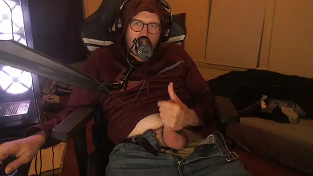 chicostick413 online show from October 18, 2025, 4:25 am