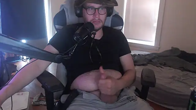 chicostick413 online show from September 28, 2025, 4:47 pm