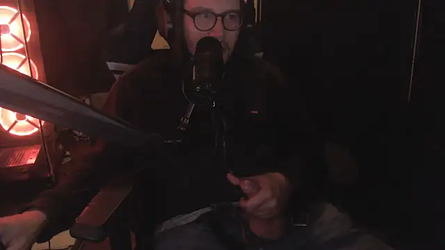 chicostick413 online show from November 7, 2025, 3:44 am