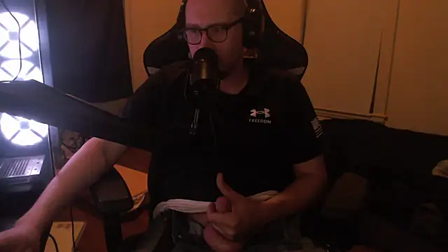 chicostick413 online show from October 26, 2025, 2:12 am