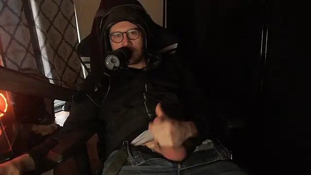 chicostick413 online show from February 15, 2026, 1:43 pm