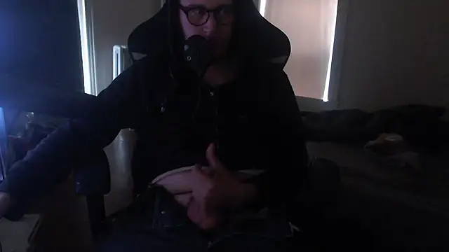 chicostick413 online show from October 19, 2025, 5:37 pm