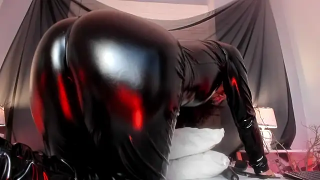 KylieMaxwell online show from November 16, 2025, 8:30 am