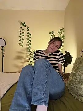 Snapshot of Bckystonee chatting on February 10, 2026, 12:37 pm Bckystonee online show from February 10, 2026, 12:37 pm