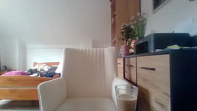 Snapshot of ReifeVenna chatting on October 1, 2025, 10:41 am ReifeVenna online show from October 1, 2025, 10:41 am