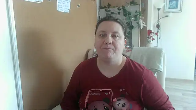 Snapshot of ReifeVenna chatting on January 3, 2025, 10:20 am ReifeVenna online show from January 3, 2025, 10:20 am