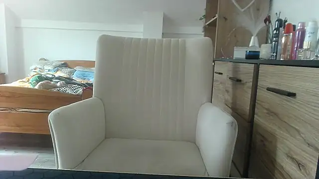 Snapshot of ReifeVenna chatting on February 4, 2025, 10:00 am ReifeVenna online show from February 4, 2025, 10:00 am