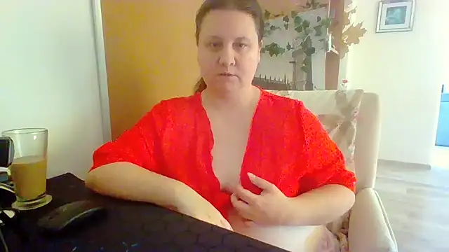 Snapshot of ReifeVenna chatting on December 2, 2024, 12:46 pm ReifeVenna online show from December 2, 2024, 12:46 pm