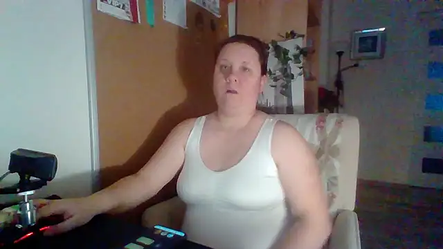 Snapshot of ReifeVenna chatting on December 16, 2024, 3:32 pm ReifeVenna online show from December 16, 2024, 3:32 pm