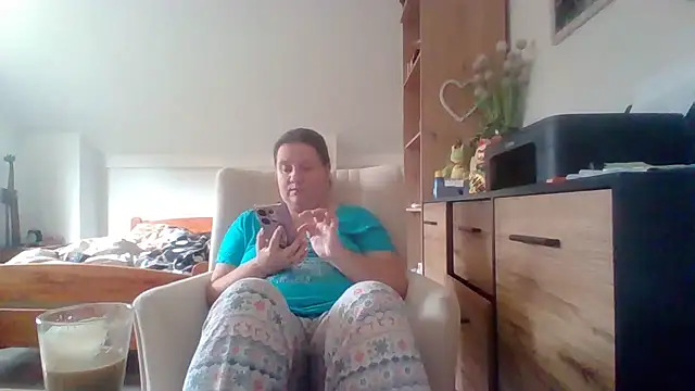 Snapshot of ReifeVenna chatting on October 9, 2025, 10:27 am ReifeVenna online show from October 9, 2025, 10:27 am