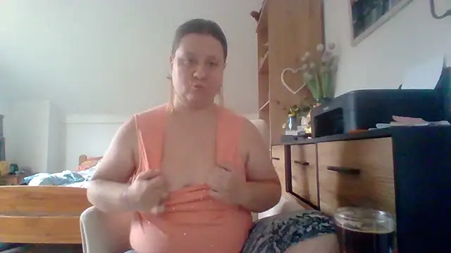 Snapshot of ReifeVenna chatting on September 23, 2025, 8:43 am ReifeVenna online show from September 23, 2025, 8:43 am