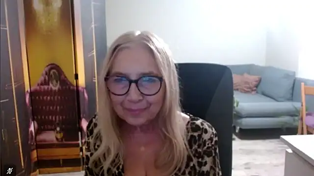 sofia xkiss online show from November 10, 2025, 2:44 pm